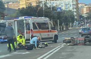 Cagliari, incidente stradale in piazza Giovanni XXIII: motociclista ferito