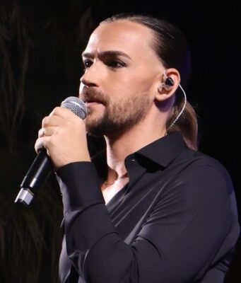 Valerio Scanu piange il maestro Vessicchio: “Io Harry Potter, lei Silente”