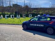 Macomer, barista minacciato e coltello alla gola di una ragazza: 42enne arrestato