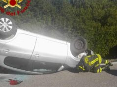 Orotelli, auto si ribalta sulla Statale 131: paura per una donna