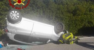 Orotelli, auto si ribalta sulla Statale 131: paura per una donna