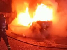 Auto in fiamme a Nuoro, i Vigili del fuoco evitano il peggio