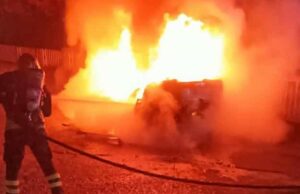 Auto in fiamme a Nuoro, i Vigili del fuoco evitano il peggio