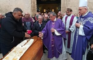 Sestu, addio a don Onofrio Serra: grande folla addolorata per l’ultimo saluto