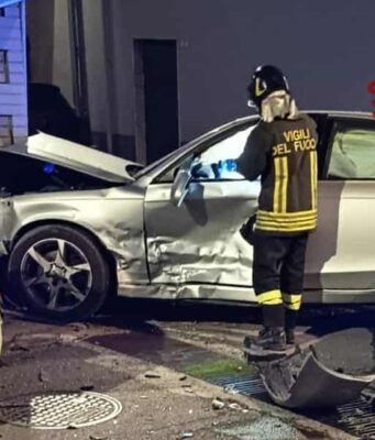 Scontro tra due auto a Domusnovas, 5 feriti