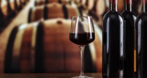 Enoturismo, la Sardegna corre: nel 2024 boom di visitatori a Badesi (+18%)