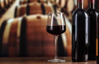 Enoturismo, la Sardegna corre: nel 2024 boom di visitatori a Badesi (+18%)