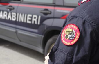 Cagliari, esplosione in via Sanna: danni all’ingresso di un’abitazione