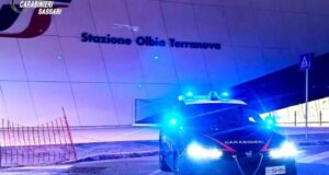 Olbia, importuna i passanti e tenta aggressione ai Carabinieri: arrestato