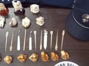 Muravera, sequestrati 34 oggetti illegali in avorio: denunciata una 60enne