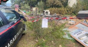 Olbia, sorpreso a bruciare rifiuti in un terreno: scatta la denuncia