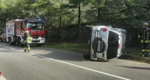 Incidente sulla Sp 22 Nuoro-Oliena, auto ribaltata: conducente in ospedale