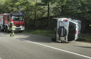 Incidente sulla Sp 22 Nuoro-Oliena, auto ribaltata: conducente in ospedale