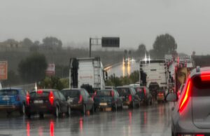 Meteo Sardegna, forti raffiche di vento e temporali: scatta l’allerta