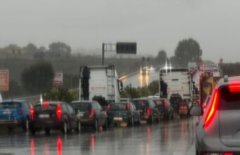 Meteo Sardegna, forti raffiche di vento e temporali: scatta l’allerta