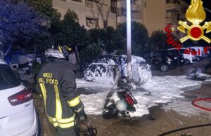 Paura questa mattina ad Alghero, incendiate due moto e un’automobile