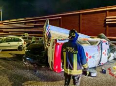 Olbia, scontro al bivio per l’aeroporto: ribaltato un carrello con auto da rally