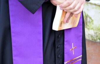 Truffe e raggiri agli anziani, allarme per i “finti preti” nell’oristanese