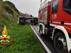 Paulilatino, furgone ribaltato sulla 131