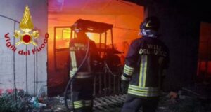 Scano Montiferro, grande incendio in azienda agricola: devastato il fienile