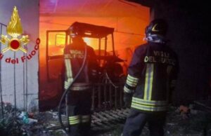 Scano Montiferro, grande incendio in azienda agricola: devastato il fienile