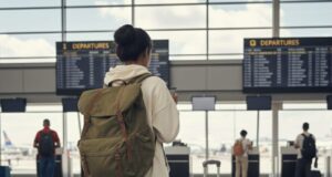 Giovani in fuga dalla Sardegna, l’identikit? Sono donne e laureate