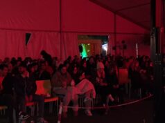 EroCaddeo, l’affetto di Sinnai: tutti riuniti per la finale di X Factor | Video