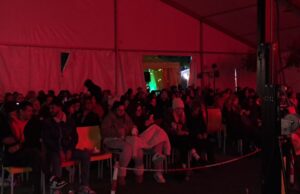 EroCaddeo, l’affetto di Sinnai: tutti riuniti per la finale di X Factor | Video