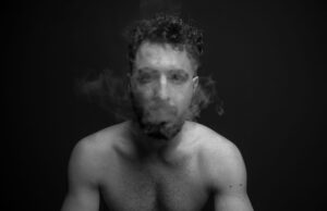 Boys Don’t Cry: la mostra fotografica di Francesca Tiboni esplora la vulnerabilità maschile a Cagliari