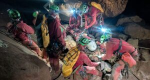 Soccorso Alpino, maxi esercitazione nelle profondità di Su Bentu | Video