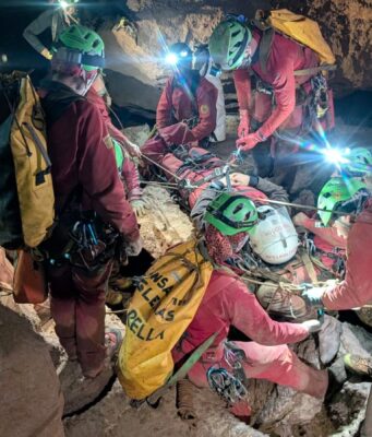 Soccorso Alpino, maxi esercitazione nelle profondità di Su Bentu | Video