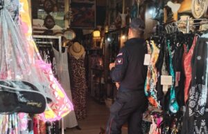 Sestu, furto in un negozio di abbigliamento: 20enne e 25enne in manette