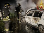Decimomannu, auto in fiamme nelle campagne