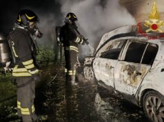Decimomannu, auto in fiamme nelle campagne