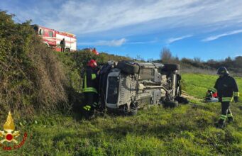 Sindia, fuoristrada si ribalta in un campo: illesi gli occupanti