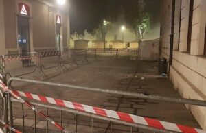 Tragedia sfiorata a Oristano, crolla pezzo di cornicione da stabile comunale