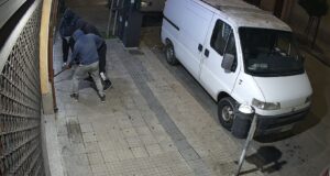 Selargius, fallisce l’assalto al tabacchino: ladri messi in fuga dall’allarme