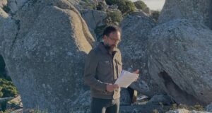 Federico Quaranta scala un nuraghe: pioggia di critiche, poi le scuse
