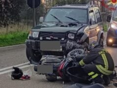 Scontro auto-moto sulla 195 a Sarroch, centauro gravissimo