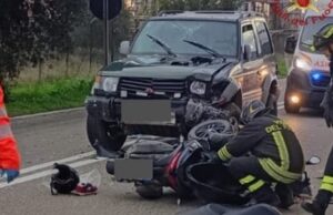 Scontro auto-moto sulla 195 a Sarroch, centauro gravissimo