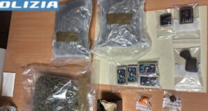 Sassari, litiga con la madre e arrivano i carabinieri: in casa gli trovano droga