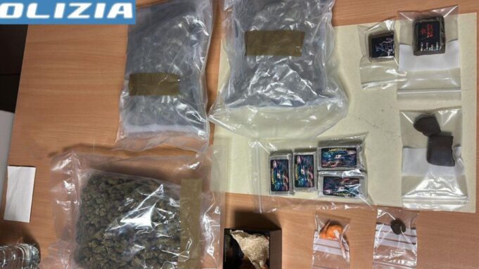 Sassari, litiga con la madre e arrivano i carabinieri: in casa gli trovano droga