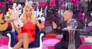 BellaMà, discussione tra Diaco e Valeria Marini: “Sei una bugiarda” | Lei risponde