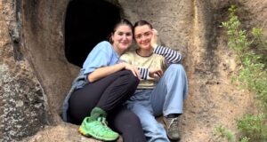 Da Il Trono di Spade alla Sardegna, “Arya Stark” in vacanza sull’Isola