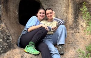 Da Il Trono di Spade alla Sardegna, “Arya Stark” in vacanza sull’Isola