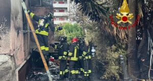 Paura a Quartu, fiamme nel cortile di una palazzina: coinvolte 2 bombole di gas