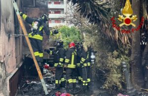 Paura a Quartu, fiamme nel cortile di una palazzina: coinvolte 2 bombole di gas