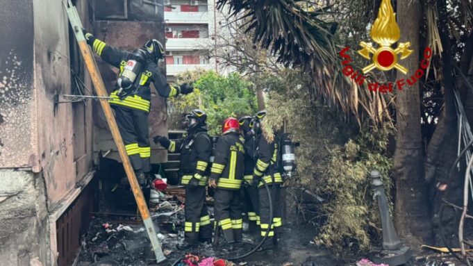 Paura a Quartu, fiamme nel cortile di una palazzina: coinvolte 2 bombole di gas