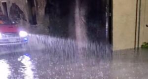 Nubifragi in Sardegna, grossi disagi a Olbia: l’acqua entra dentro le case