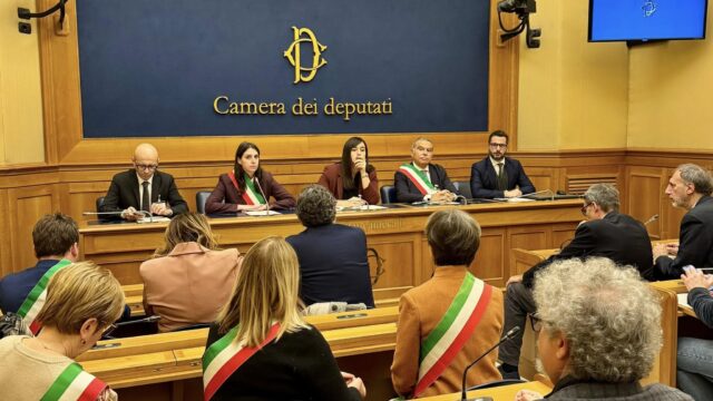 comuni alla camera per diritto all'abitare